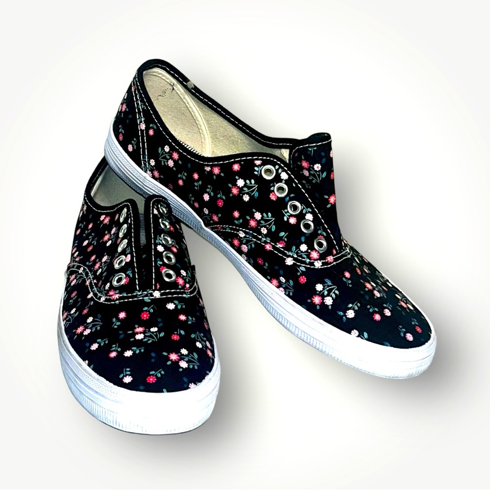 American Eagle black with pink tink flowers tennis shoes size 8 NWOT